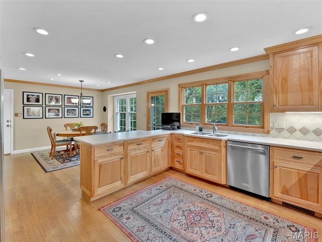 1672 Ansonborough Drive, Chesterfield, MO 63017