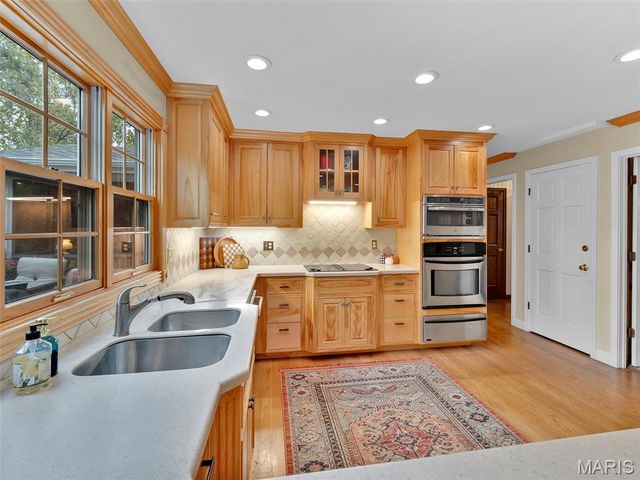 1672 Ansonborough Drive, Chesterfield, MO 63017