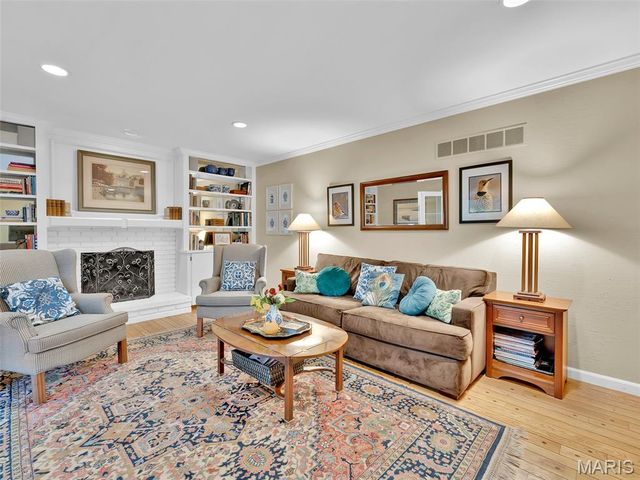 1672 Ansonborough Drive, Chesterfield, MO 63017