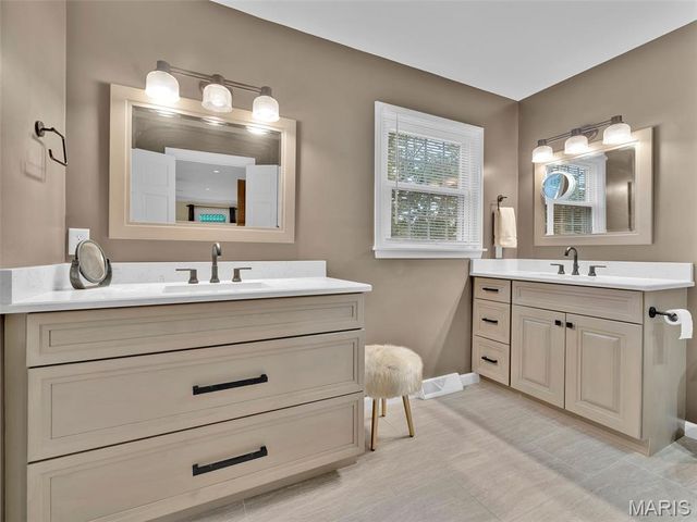 1672 Ansonborough Drive, Chesterfield, MO 63017