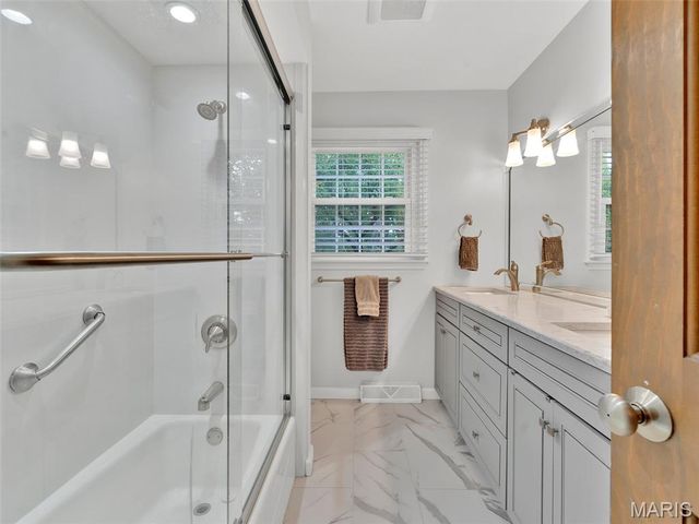 1672 Ansonborough Drive, Chesterfield, MO 63017