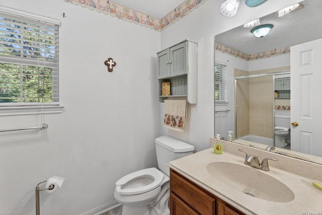 226 CREST LN, Onalaska, TX 77360