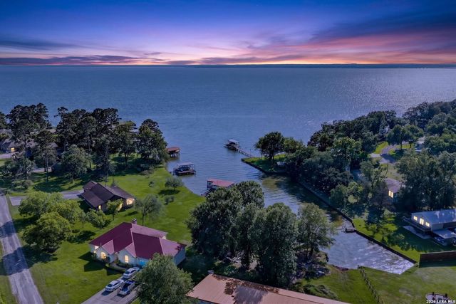 226 CREST LN, Onalaska, TX 77360