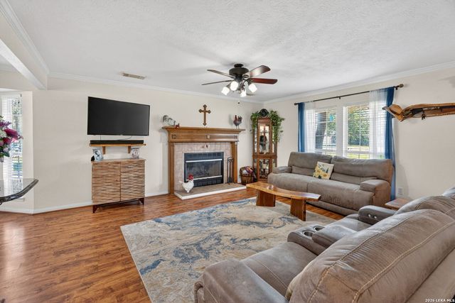 226 CREST LN, Onalaska, TX 77360