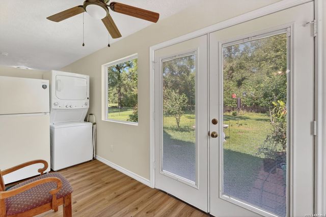226 CREST LN, Onalaska, TX 77360