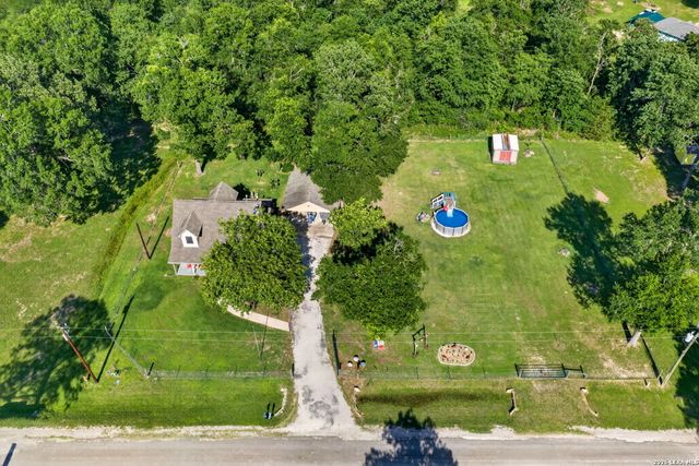 226 CREST LN, Onalaska, TX 77360