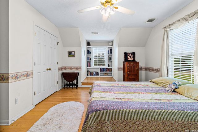 226 CREST LN, Onalaska, TX 77360
