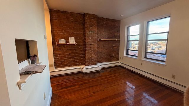57 Charter Street 4A, Boston, MA 02113