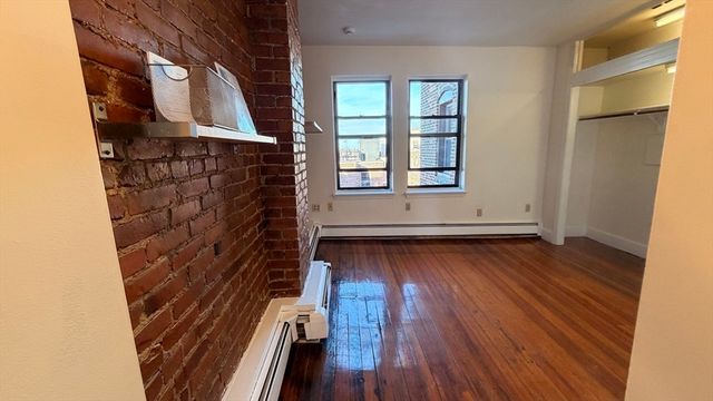 57 Charter Street 4A, Boston, MA 02113