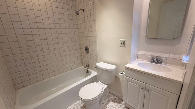 57 Charter Street 4A, Boston, MA 02113