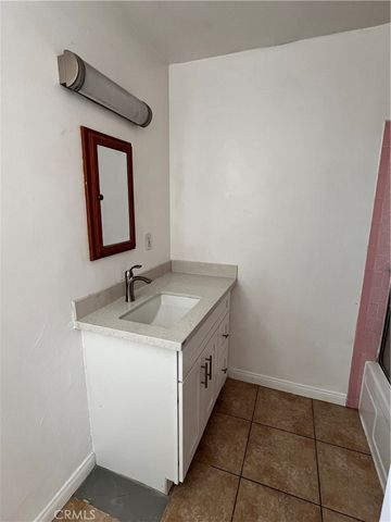 2844 Ardmore 3, South Gate, CA 90280