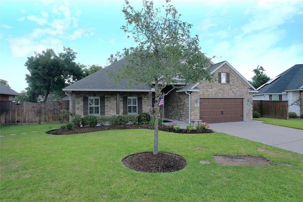 59 Dove Tree Court, Lake Jackson, TX 77566