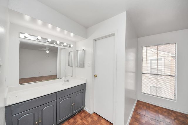 7200 W T C Jester Boulevard 2604, Houston, TX 77088