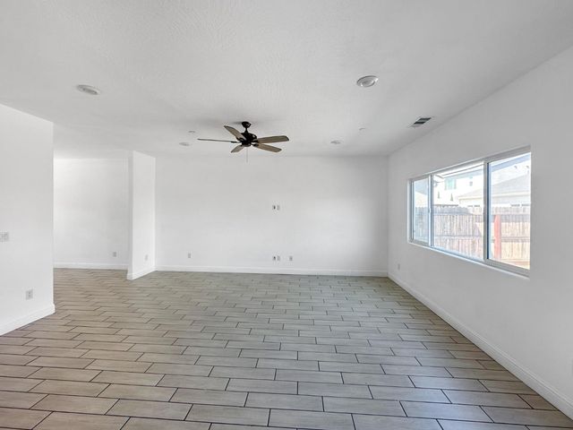 7124 W Poe Avenue, Fresno, CA 93723