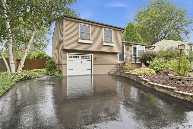 4228 Hunting Creek Drive, Clay, NY 13041