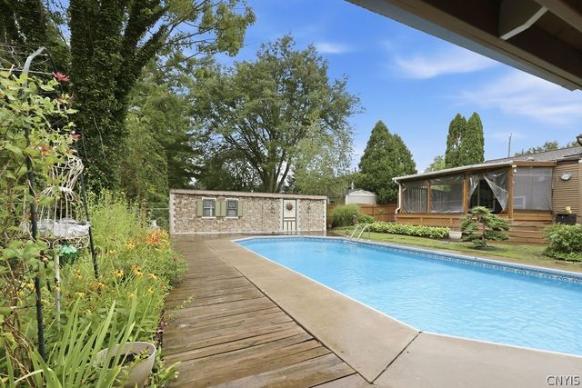 4228 Hunting Creek Drive, Clay, NY 13041