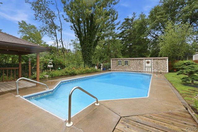 4228 Hunting Creek Drive, Clay, NY 13041