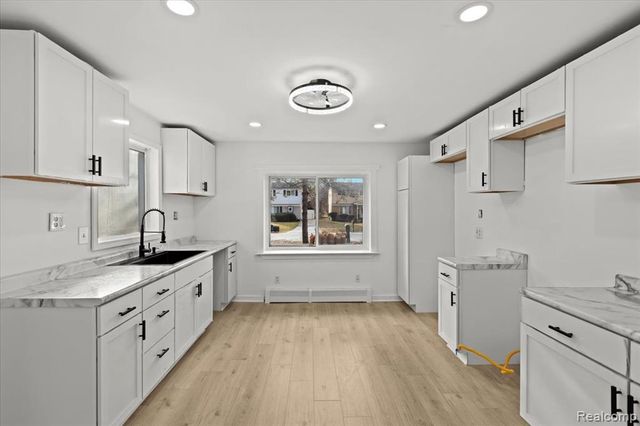 20960 Westhampton Avenue, Southfield, MI 48075