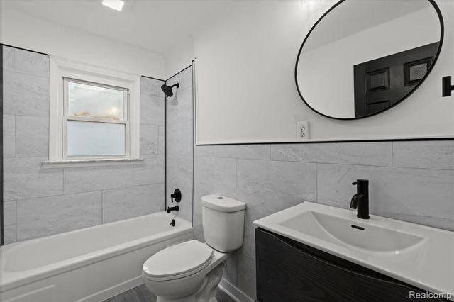 20960 Westhampton Avenue, Southfield, MI 48075