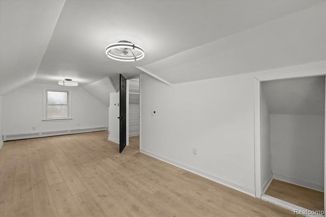 20960 Westhampton Avenue, Southfield, MI 48075