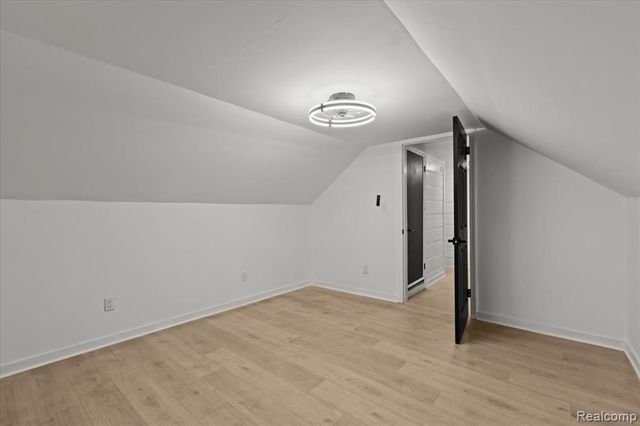 20960 Westhampton Avenue, Southfield, MI 48075