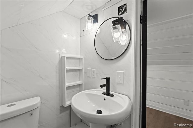 20960 Westhampton Avenue, Southfield, MI 48075