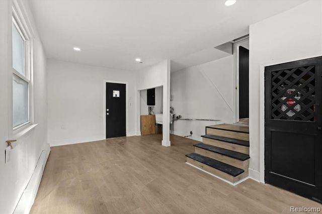 20960 Westhampton Avenue, Southfield, MI 48075