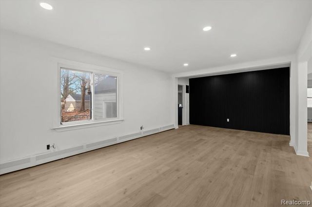 20960 Westhampton Avenue, Southfield, MI 48075