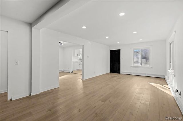 20960 Westhampton Avenue, Southfield, MI 48075