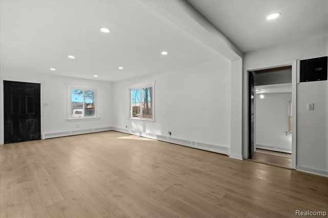 20960 Westhampton Avenue, Southfield, MI 48075