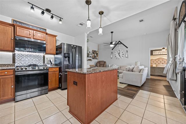 902 Marigold Road, Baytown, TX 77521