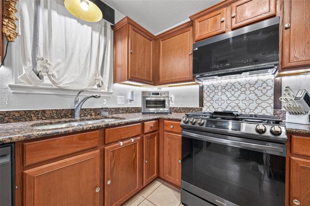 902 Marigold Road, Baytown, TX 77521