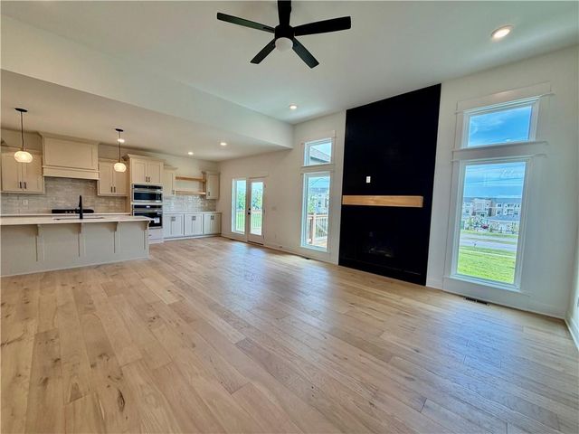 512 Skyview Lane, Liberty, MO 64068