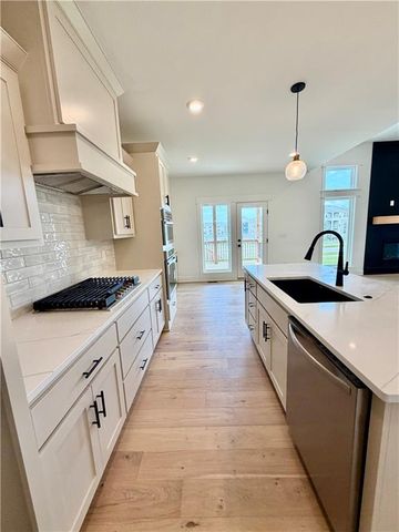 512 Skyview Lane, Liberty, MO 64068