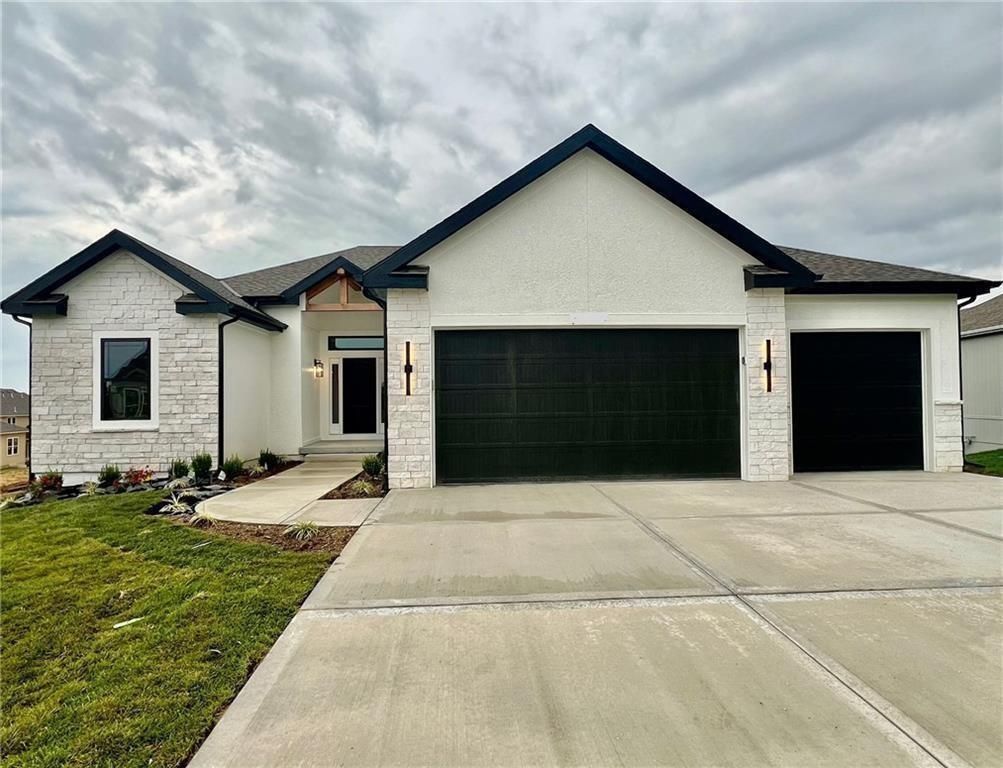 512 Skyview Lane, Liberty, MO 64068