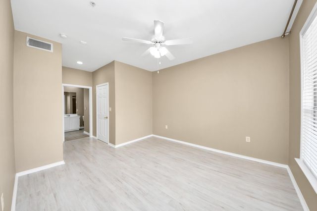 2400 Mccue Road 333, Houston, TX 77056