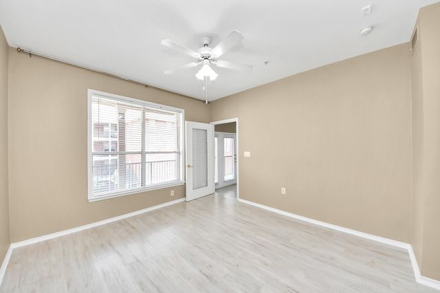 2400 Mccue Road 333, Houston, TX 77056