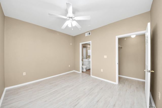 2400 Mccue Road 333, Houston, TX 77056