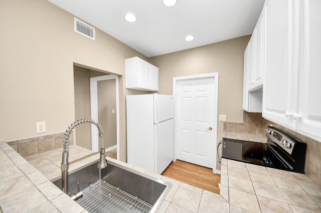 2400 Mccue Road 333, Houston, TX 77056