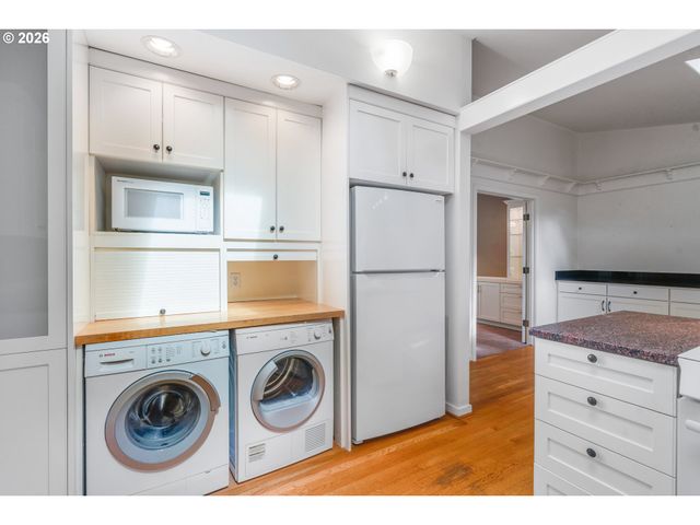 4321 WOODSIDE Cir, Lake Oswego, OR 97035