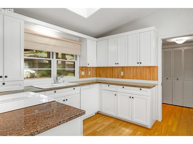 4321 WOODSIDE Cir, Lake Oswego, OR 97035