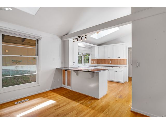 4321 WOODSIDE Cir, Lake Oswego, OR 97035