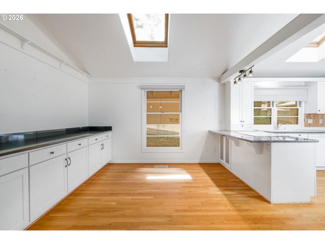 4321 WOODSIDE Cir, Lake Oswego, OR 97035