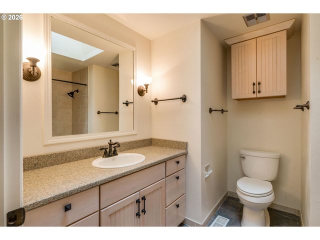 4321 WOODSIDE Cir, Lake Oswego, OR 97035