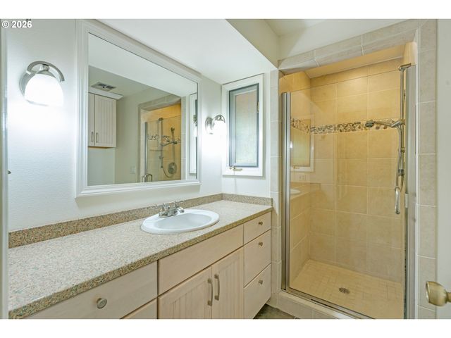 4321 WOODSIDE Cir, Lake Oswego, OR 97035