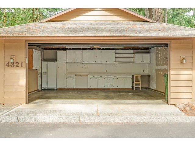 4321 WOODSIDE Cir, Lake Oswego, OR 97035