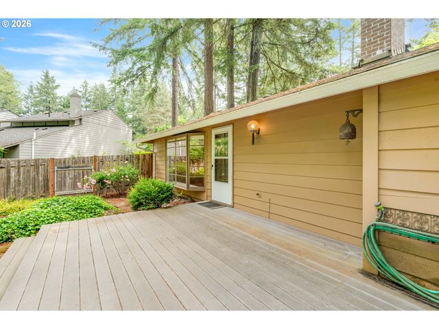 4321 WOODSIDE Cir, Lake Oswego, OR 97035