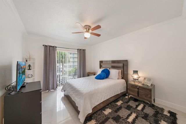 2581 N Garden Drive 206, Lake Worth, FL 33461