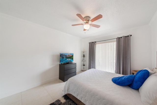 2581 N Garden Drive 206, Lake Worth, FL 33461