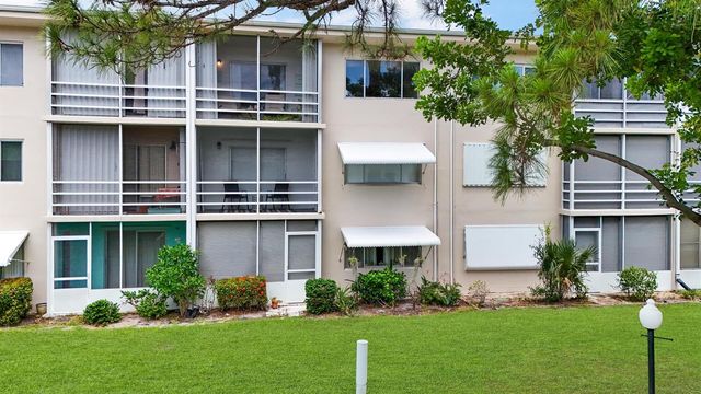 2581 N Garden Drive 206, Lake Worth, FL 33461